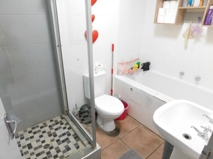 2 Bedroom Property for Sale in Pine Acres Western Cape